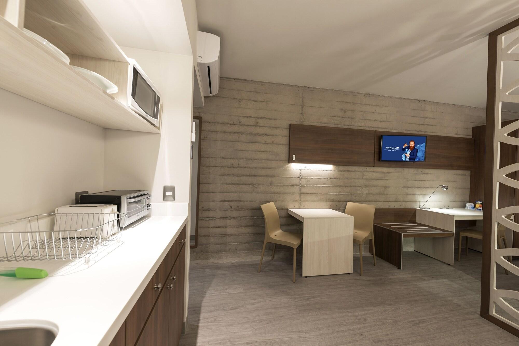 Microtel Inn & Suites By Wyndham Irapuato Luaran gambar