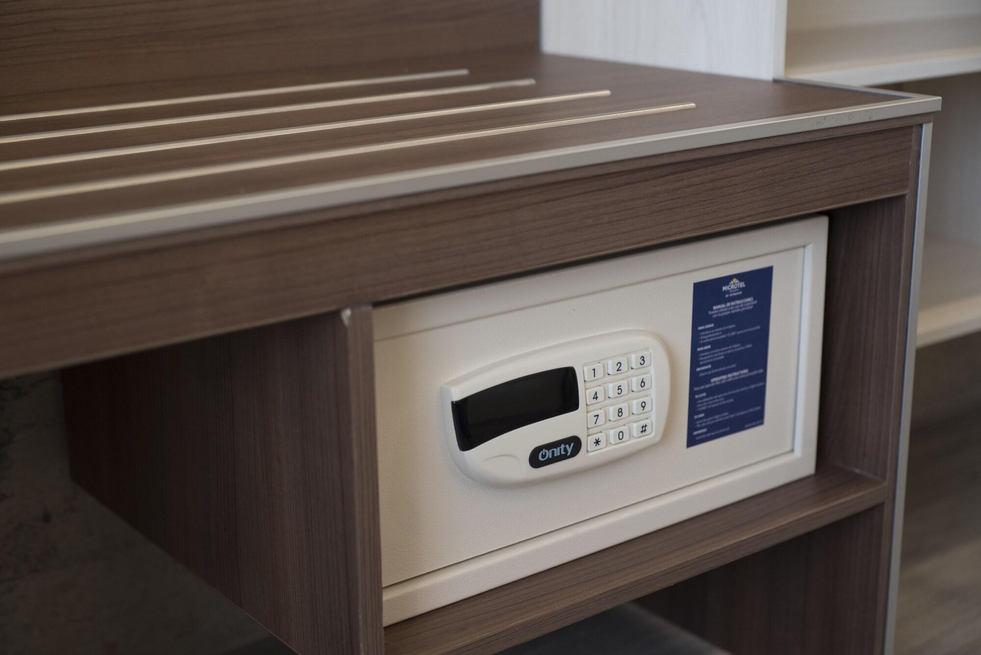 Microtel Inn & Suites By Wyndham Irapuato Luaran gambar